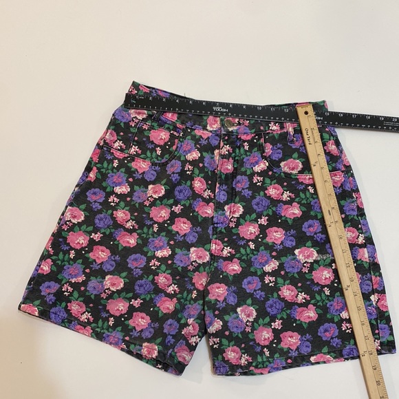 Floral mom jean shorts - Picture 6 of 7